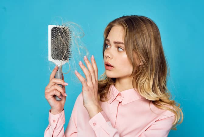 Saç Dökülmesi Neden Olur? Nasıl Önlenir?