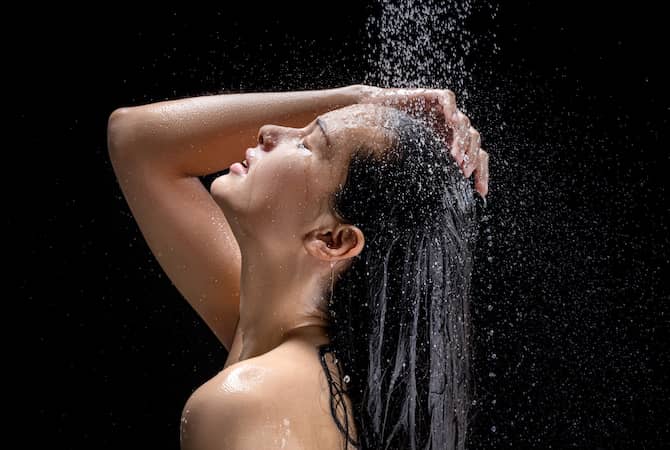 Saç Yıkarken Su Sıcaklığı Nasıl Olmalı? 
